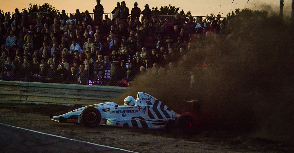 Mads Hoes finale endte desværre her, i sandkassen. Efter flot fight med Martin Harritz
(Foto: Formel 4 Renault Danmark)